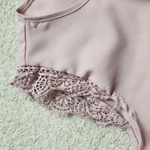 Tops - Picture 7 of 7